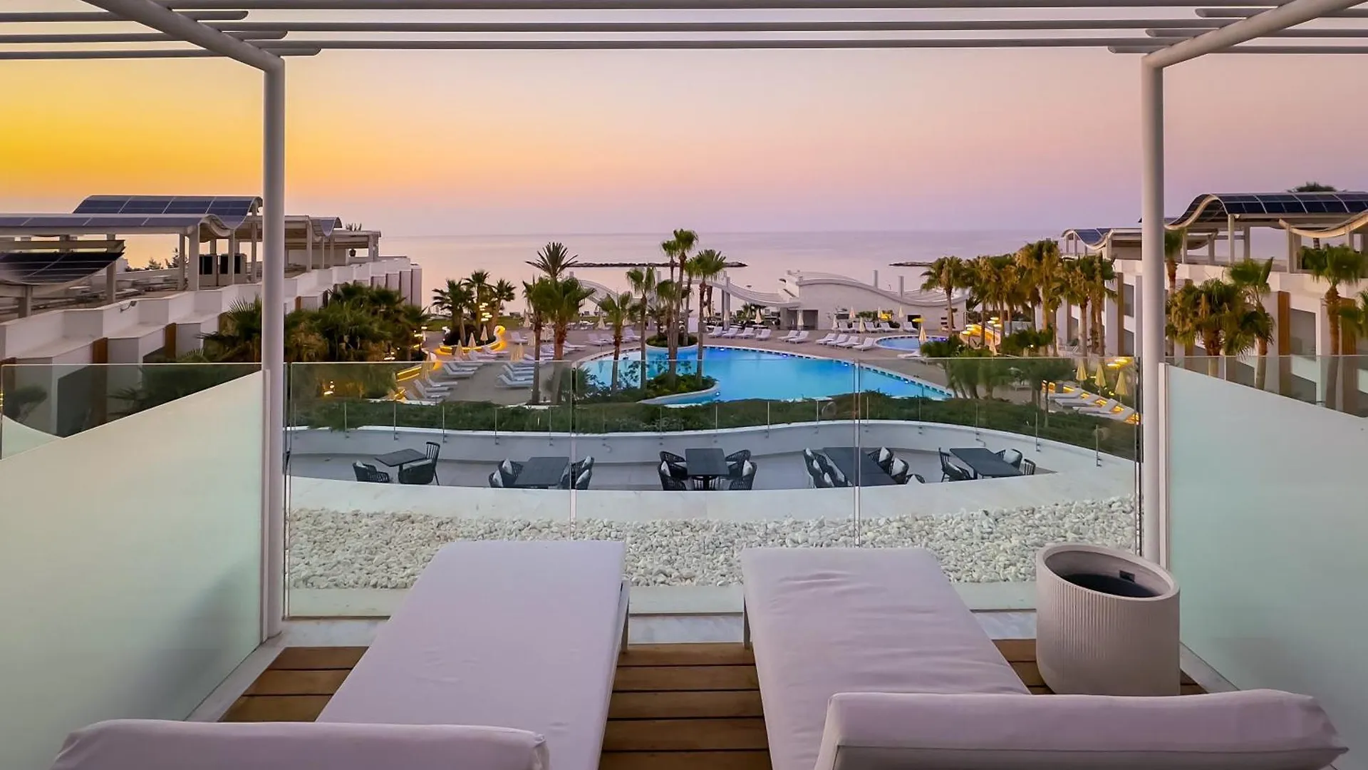 Radisson Beach Resort Larnaca 5*,  Kıbrıs