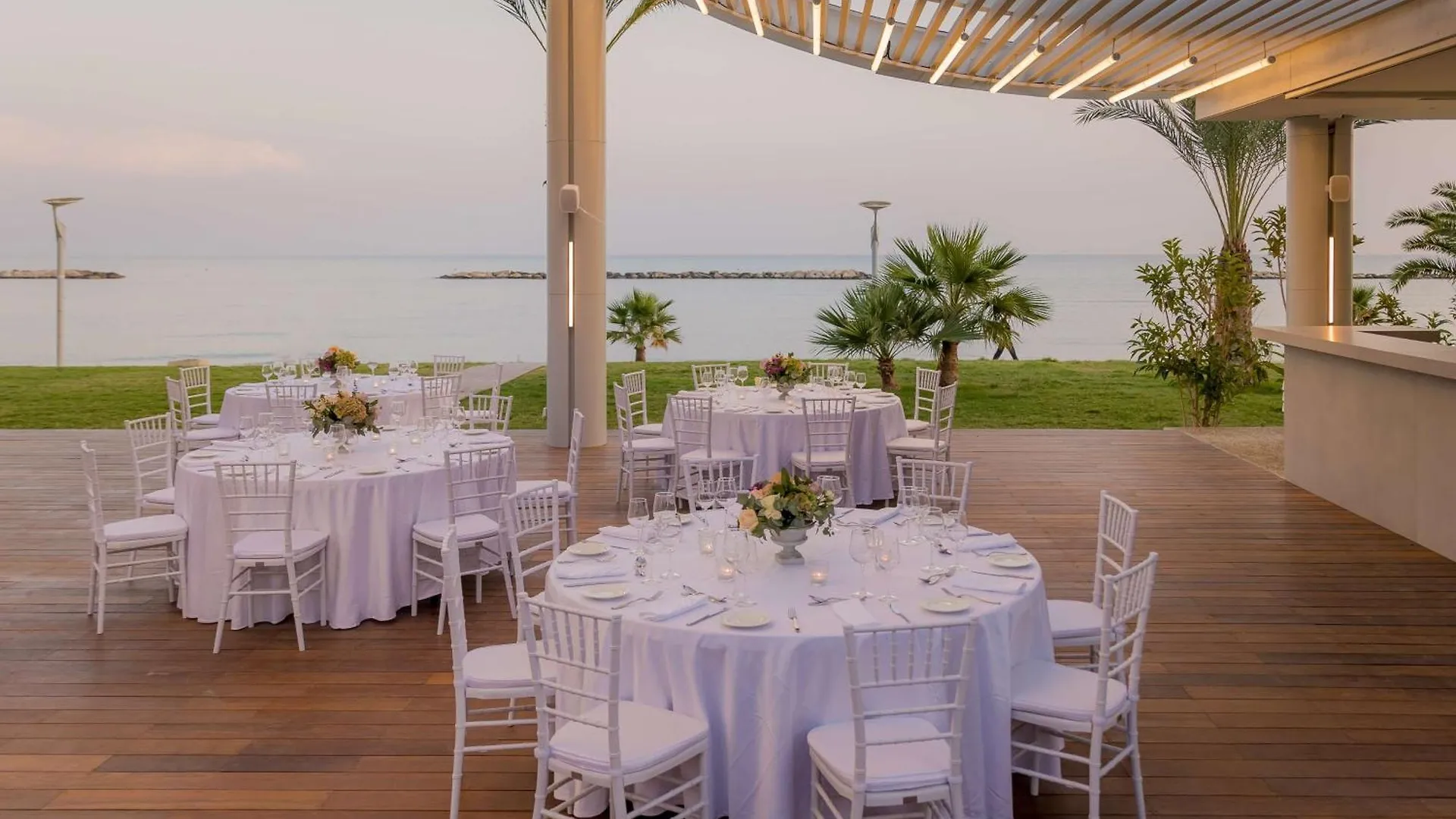 Radisson Beach Resort Larnaca Kypr