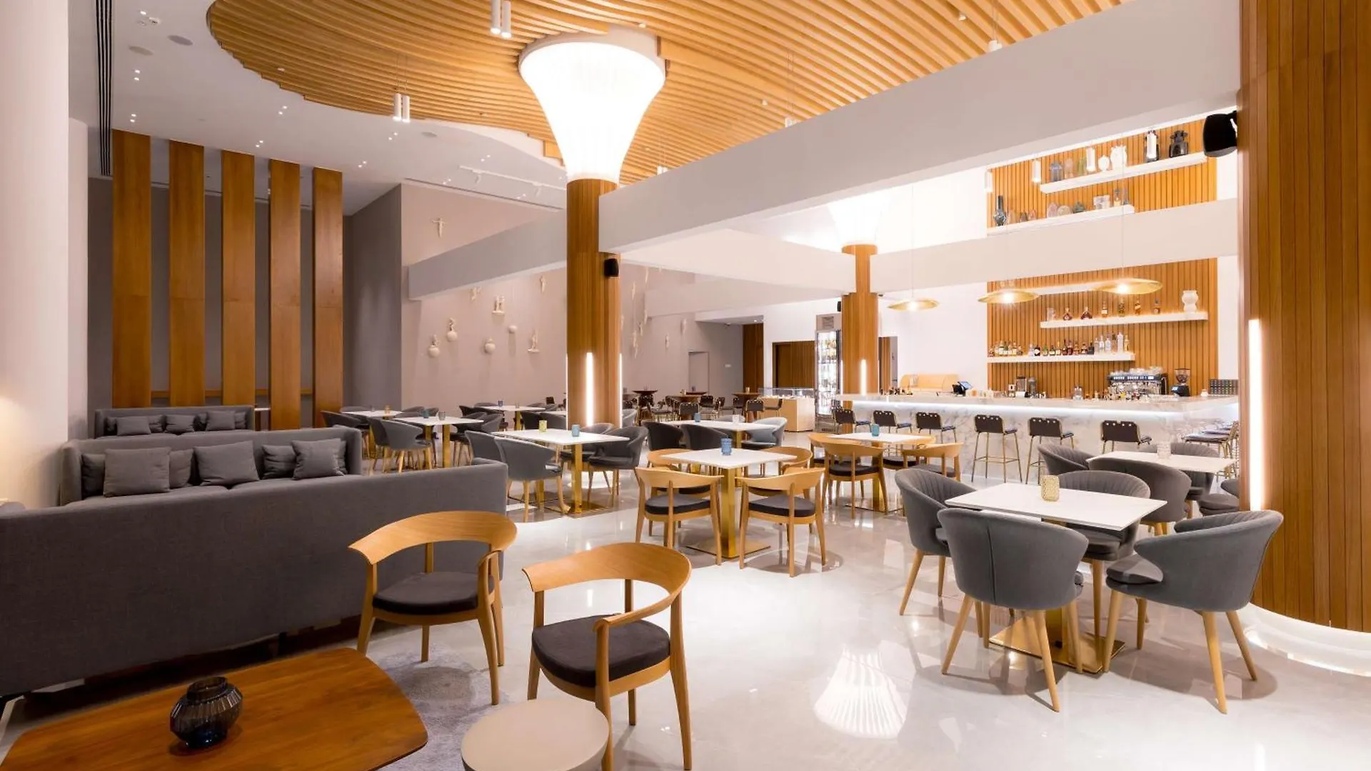 *****  Radisson Beach Resort Larnaca Cyprus