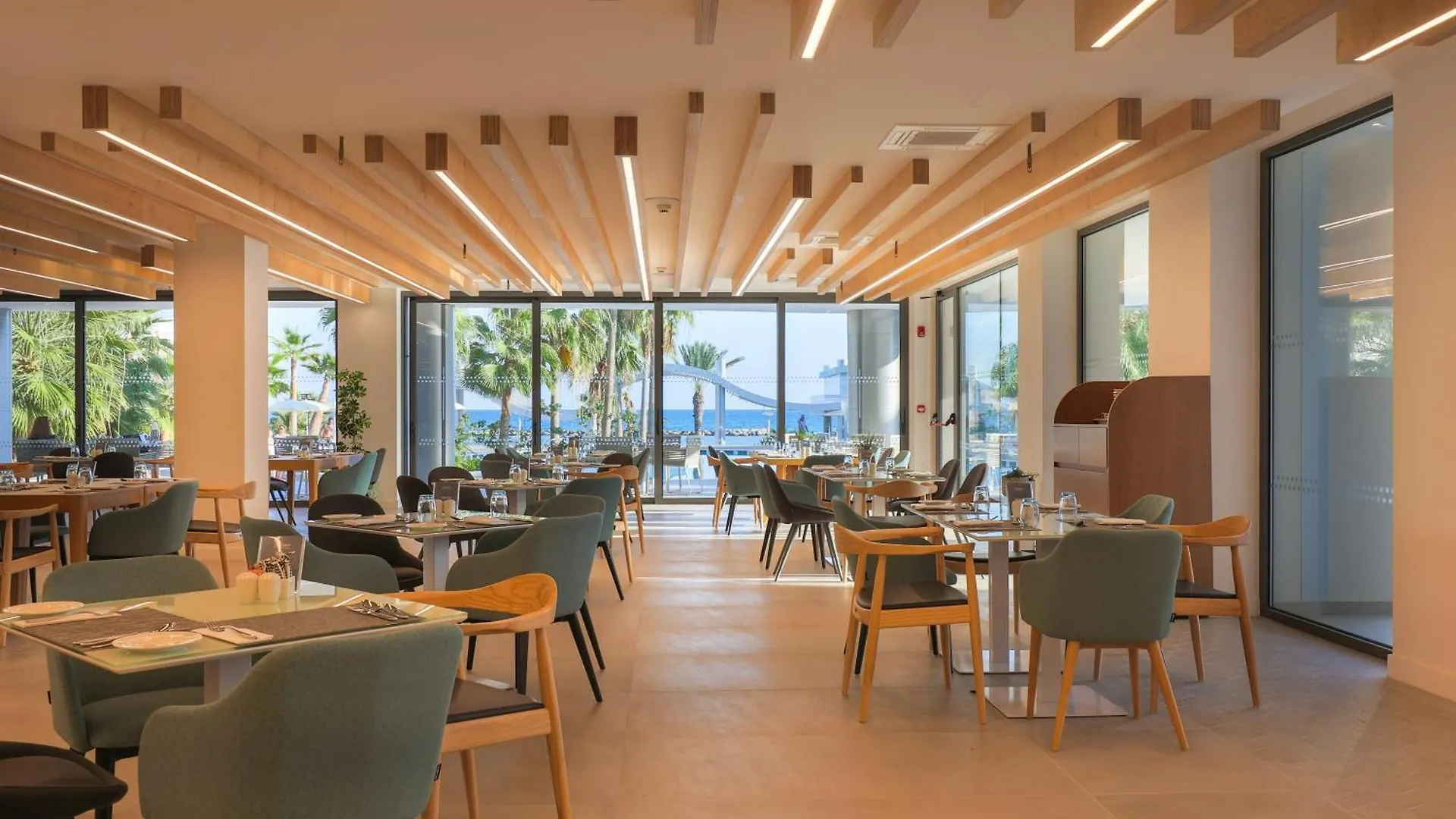 Radisson Beach Resort Lárnaka Ciprus