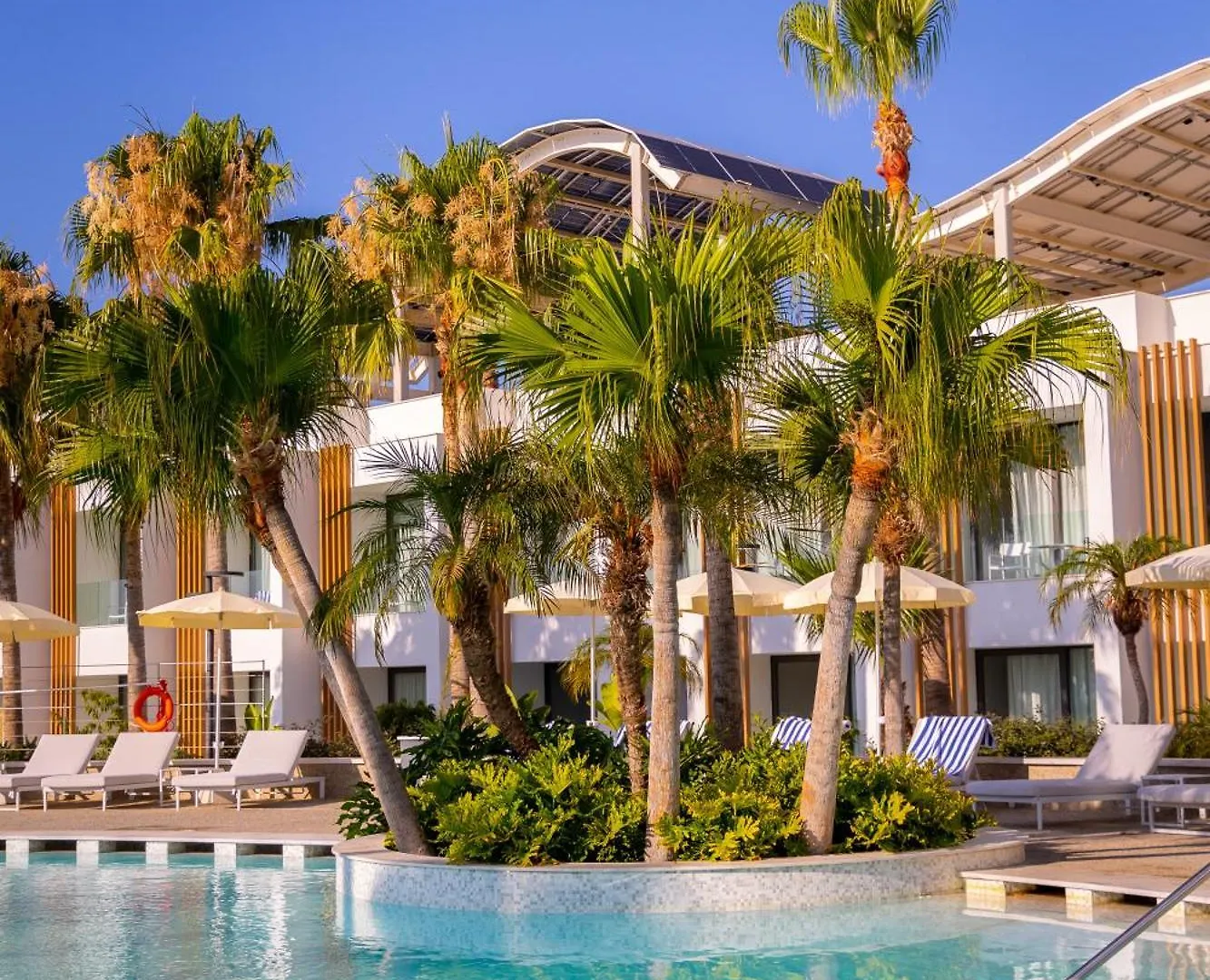 *****  Radisson Beach Resort Lárnaka Ciprus