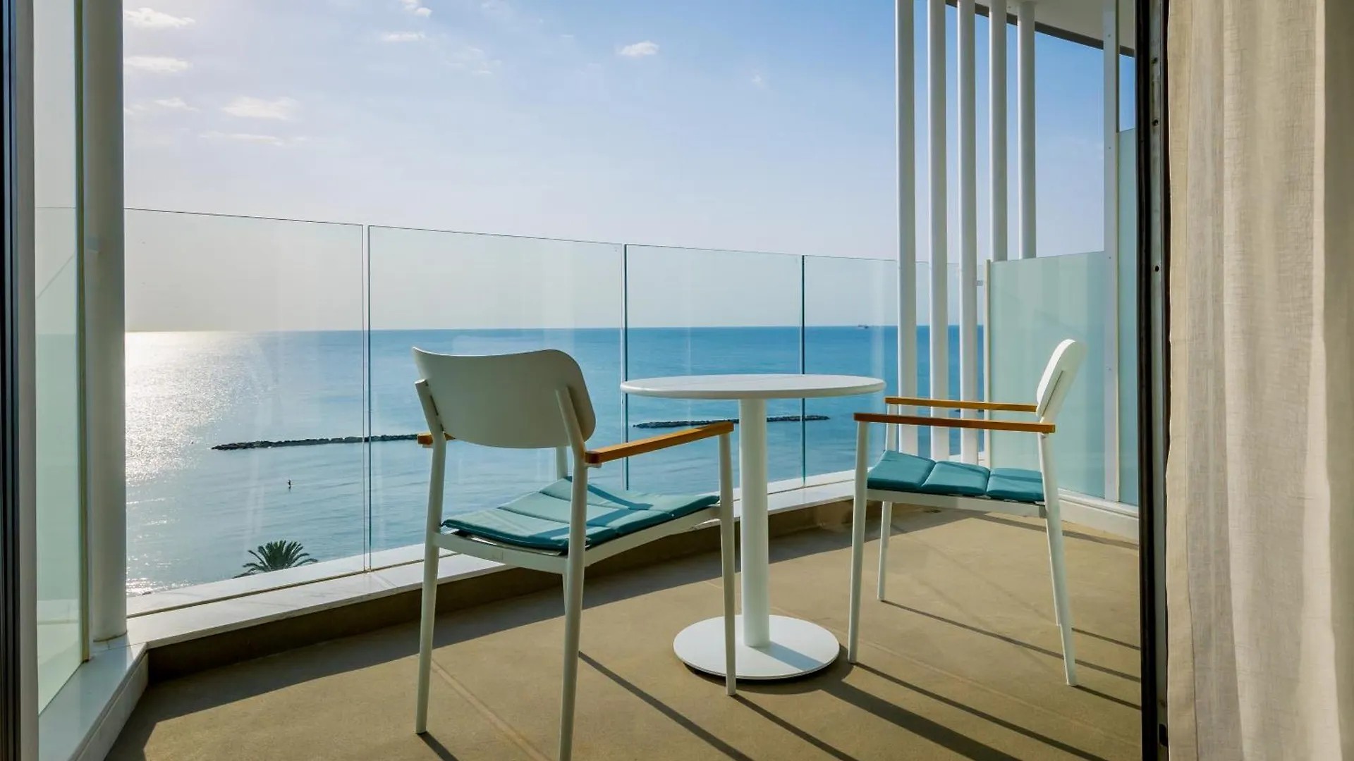 *****  Radisson Beach Resort Larnaca Cyprus