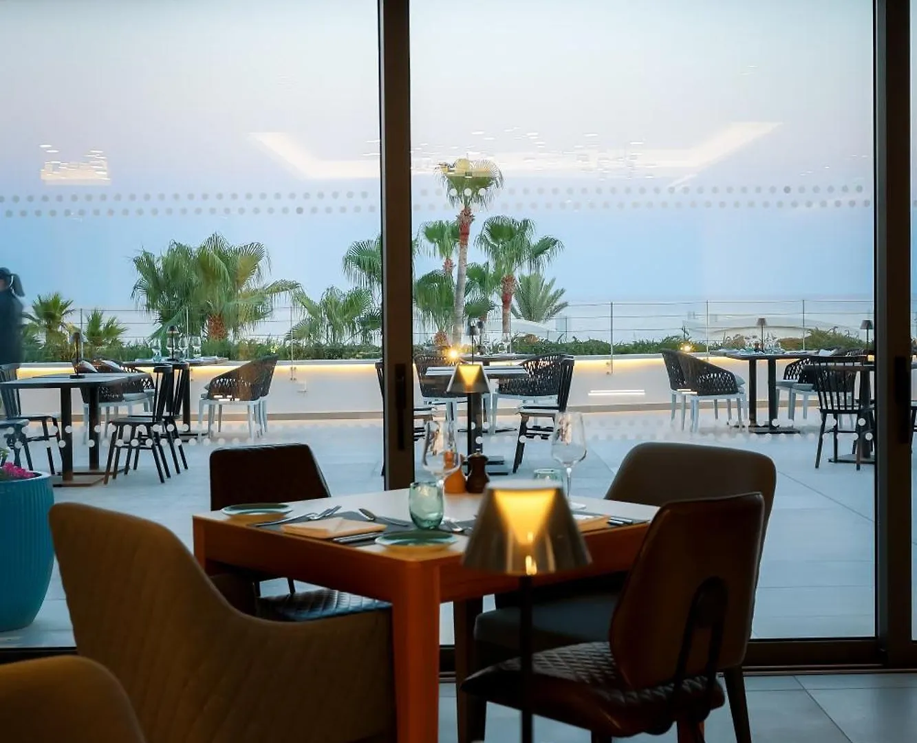 Radisson Beach Resort Larnaca 5*,