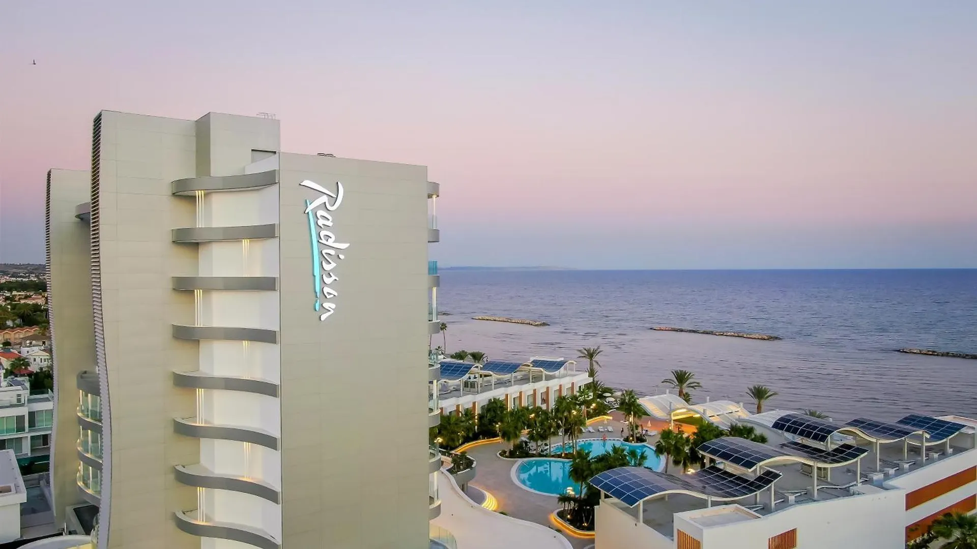 Radisson Beach Resort Lárnaka 5*,  Ciprus