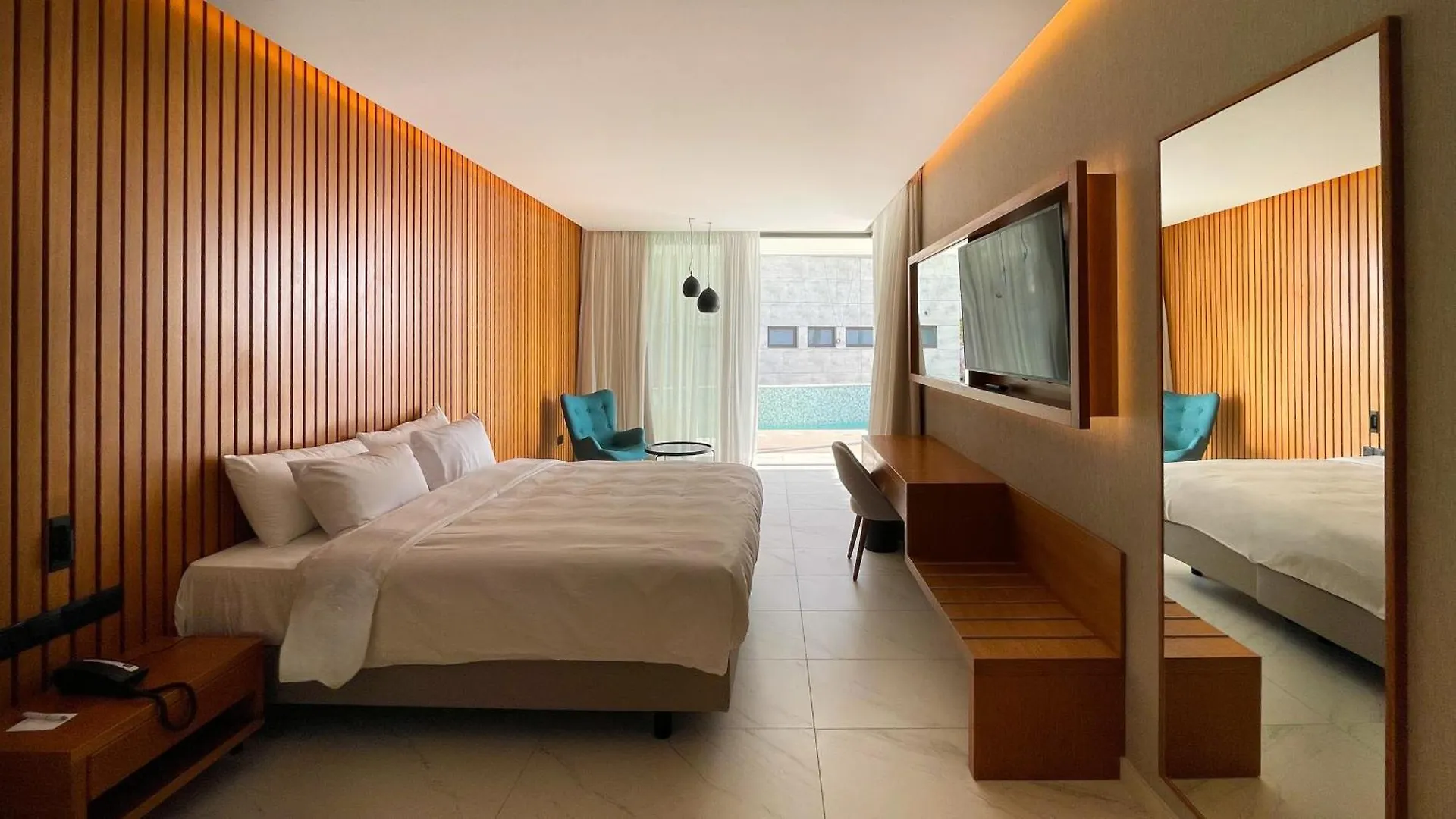 *****  Radisson Beach Resort Larnaca Cyprus