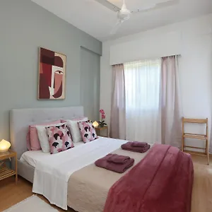 cozy-holiday-apartment-in-larnaca-near-foinikoudes.protaras-cy-hotels.com/