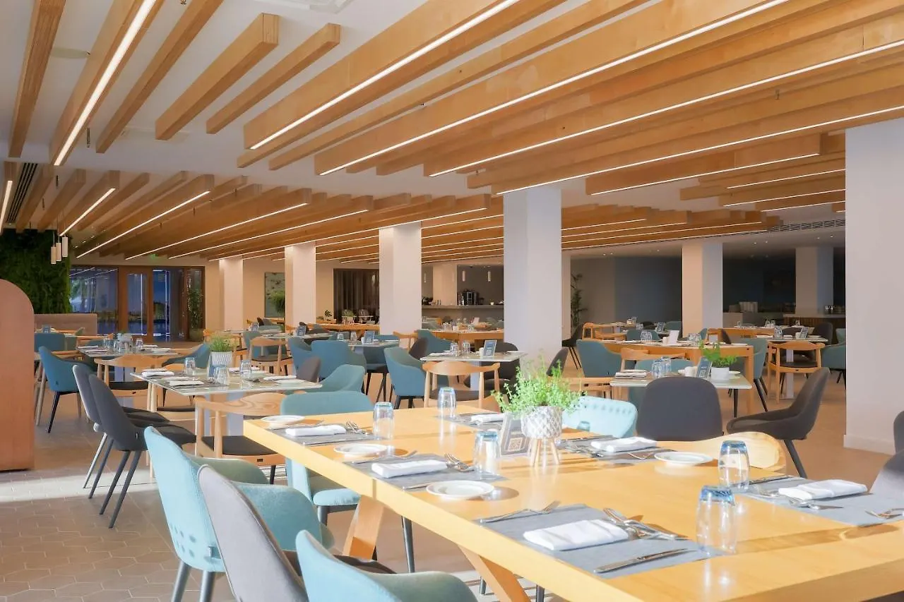 *****  Radisson Beach Resort Larnaca Cyprus