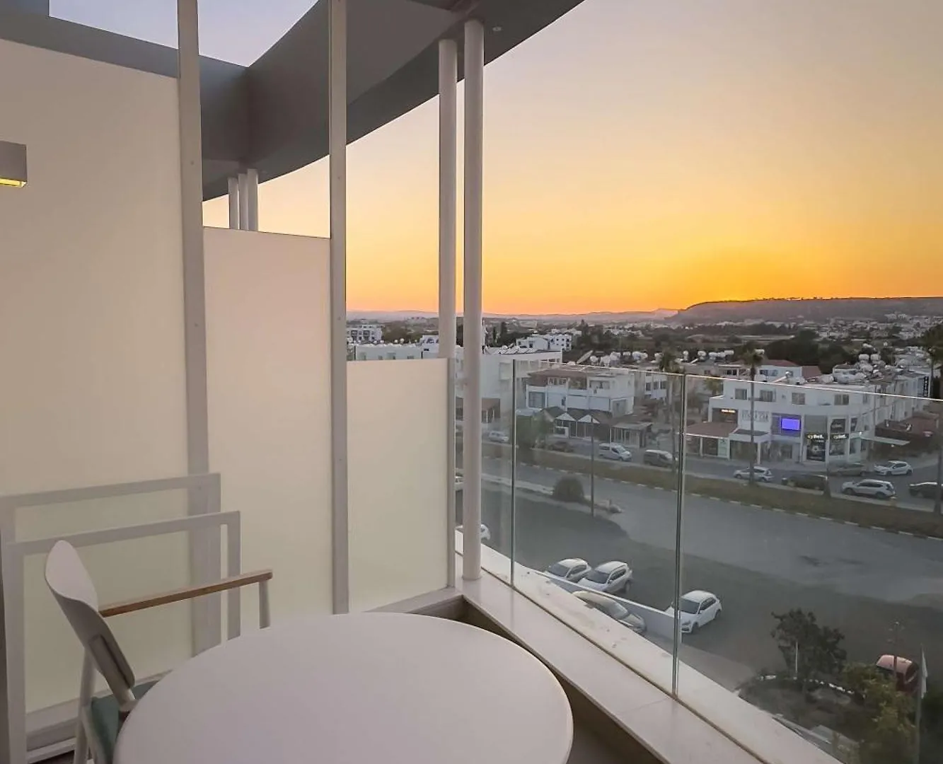 Radisson Beach Resort Larnaca 5*,