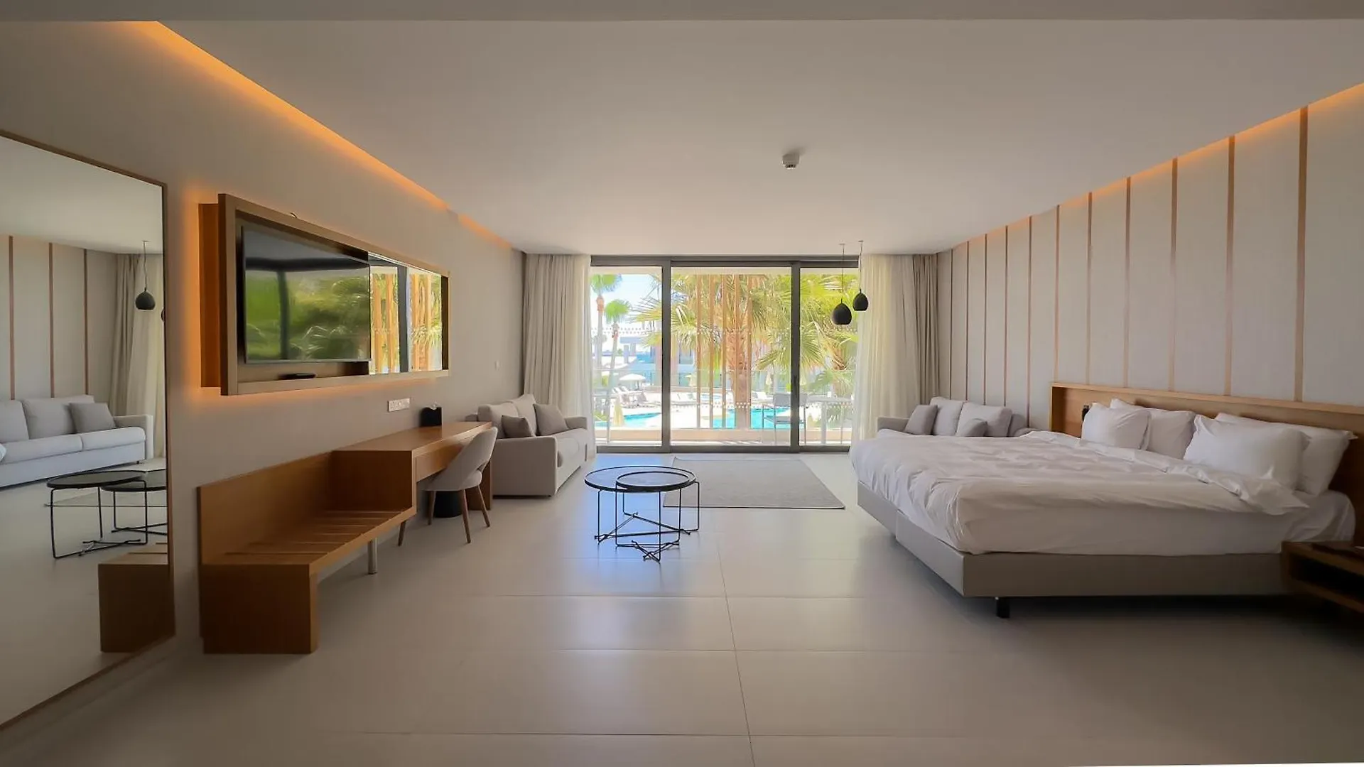 *****  Radisson Beach Resort Larnaca Cyprus