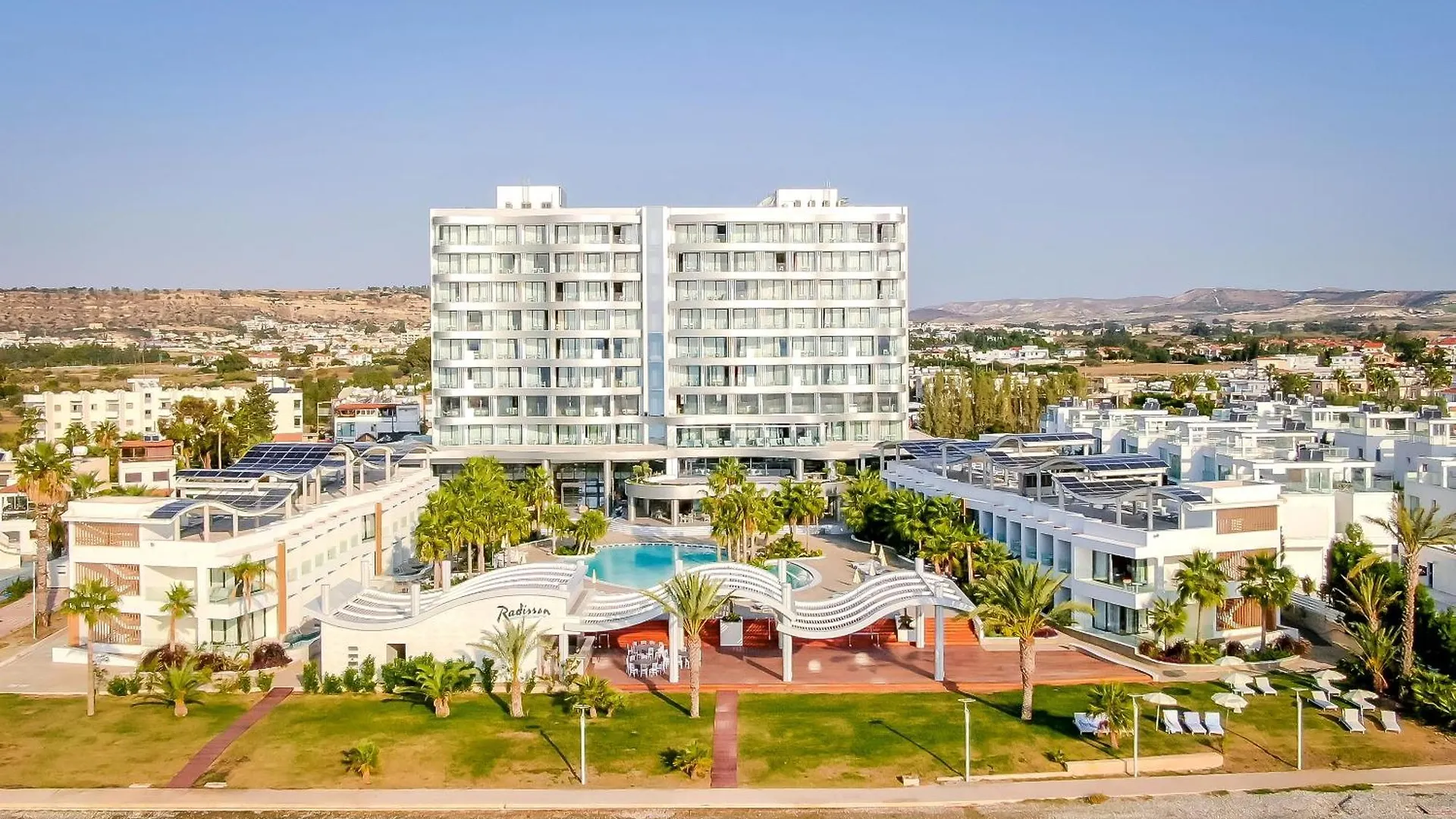 Radisson Beach Resort לרנקה